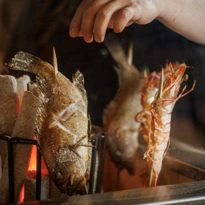 季節に合わせた囲炉裏焼き