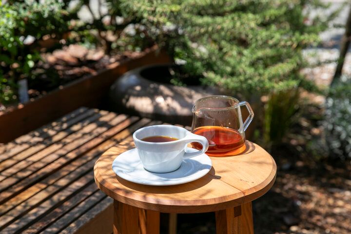鎌倉・長谷の緑に包まれて。古民家カフェ「The pass」で味わう朝のコーヒーと蕎麦粉の香り