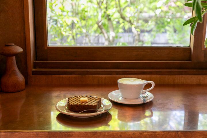 鎌倉・長谷の緑に包まれて。古民家カフェ「The pass」で味わう朝のコーヒーと蕎麦粉の香り