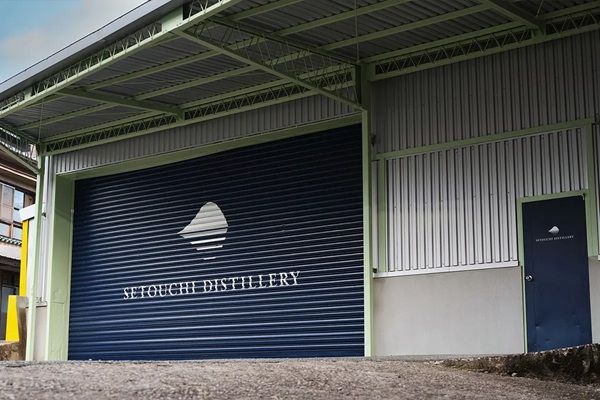 「クラフトジン瀬戸内 八朔」、三宅本店が運営する蒸留所から登場！8,000本限定
