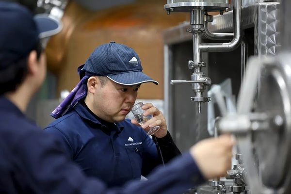 「クラフトジン瀬戸内 八朔」、三宅本店が運営する蒸留所から登場！8,000本限定
