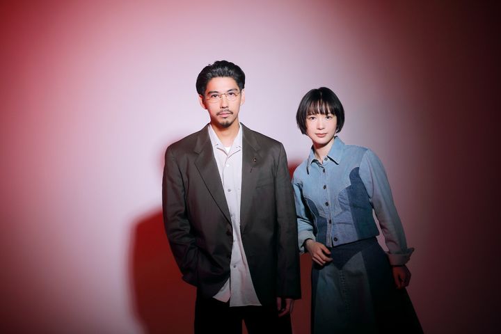 賀来賢人、穂志もえか考案の“朝礼”を絶賛 2人が思う良い現場作りの秘訣、休憩場は「コンビニ並に充実していた」 width=