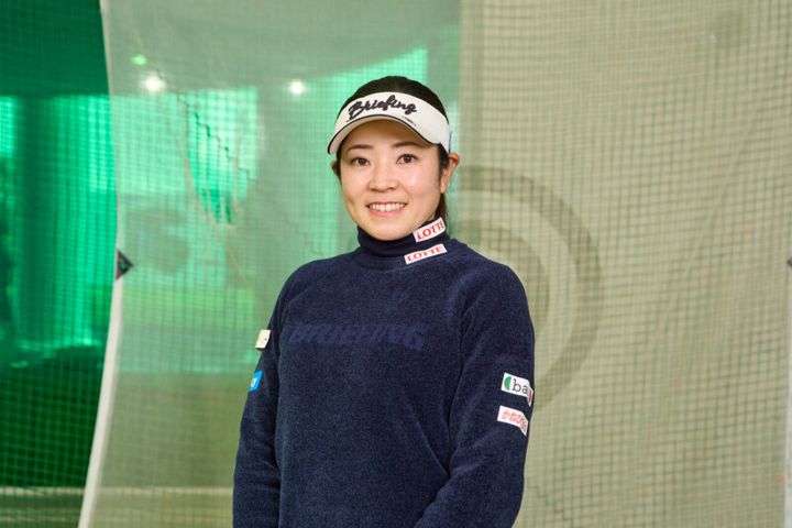 飛距離アップのコツは「右肩の位置」に注目！女子プロがレッスン