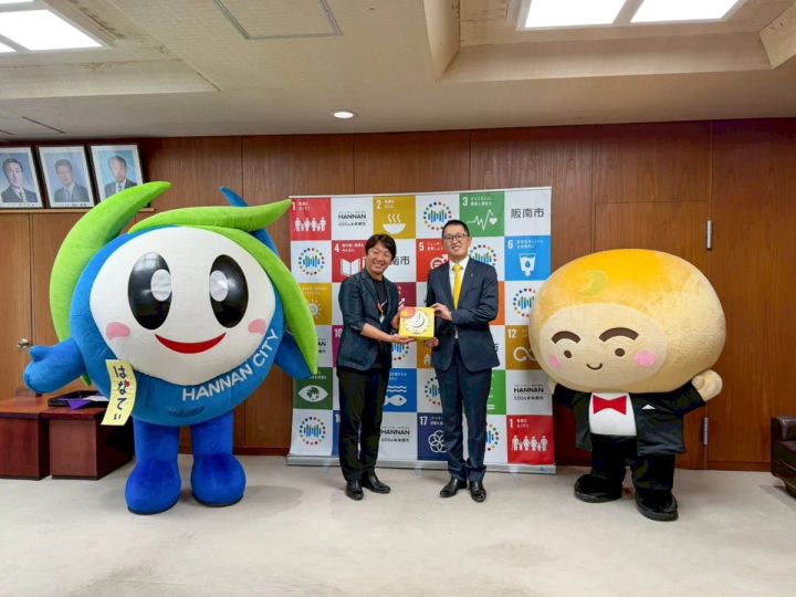 みるく饅頭 月化粧と青木松風庵の寄付の様子