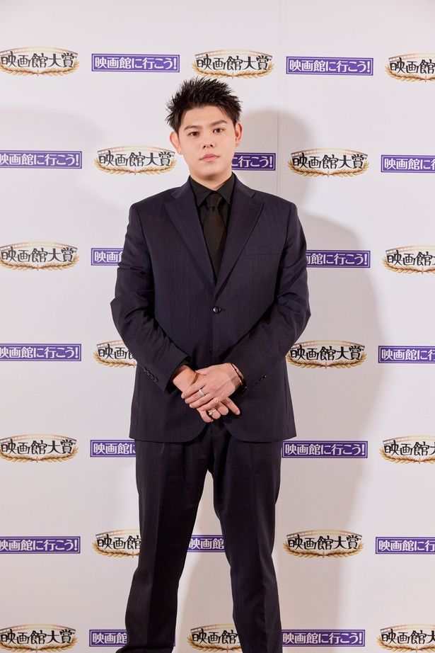 LEO(BE:FIRST)は、全身ネイビーのシックなスーツ姿で登場 撮影/興梠真穂