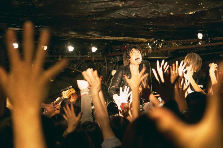 a flood of circle 下北沢SHELTERワンマン公演の様子