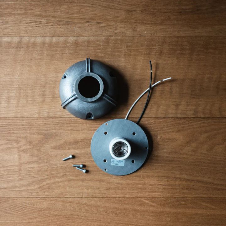 CAST ALUMINUM LAMPのジャンクションボックスへの取り付け例