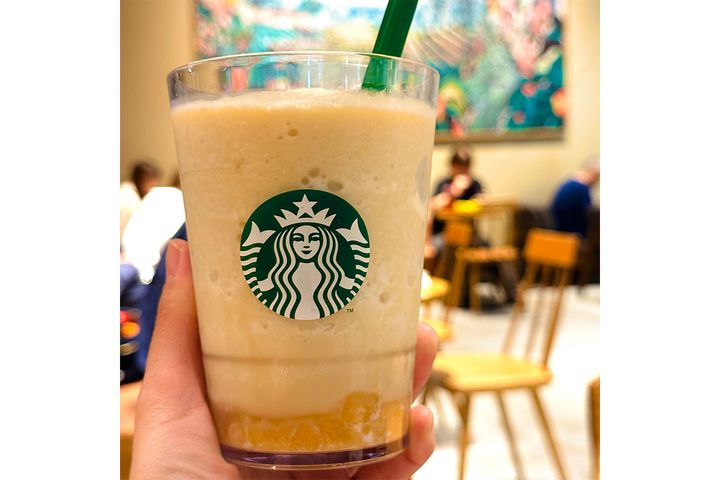 バナナ アフォガート フラペチーノ／テイクアウト：￥687、店内利用：￥700（税込み）