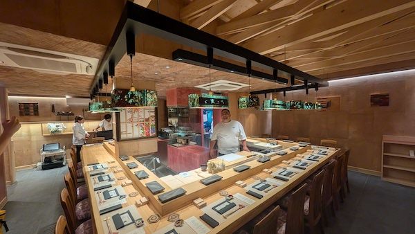 タイ バンコクの寿司店「鮨祝Sushi Iwai」の増築設計・施工監修を和建設が担当