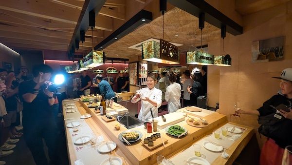 タイ バンコクの寿司店「鮨祝Sushi Iwai」の増築設計・施工監修を和建設が担当