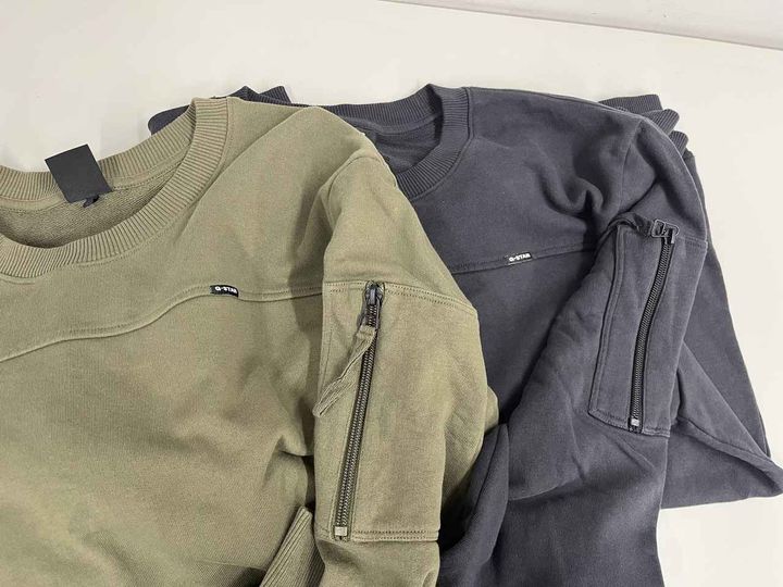 画像: 袖のファスナーなど、細かなデザインがお気に入りだという