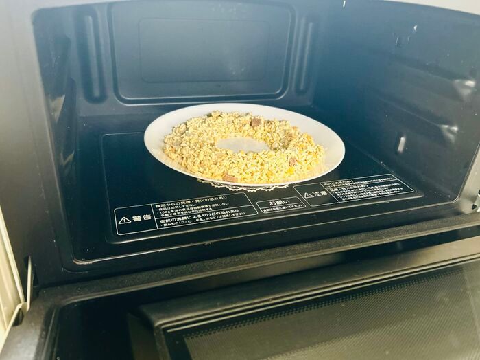 『冷凍チャーハン』まだ普通に温めてるの？どこにも書いてない裏ワザ試してみたら…驚きの結果に！