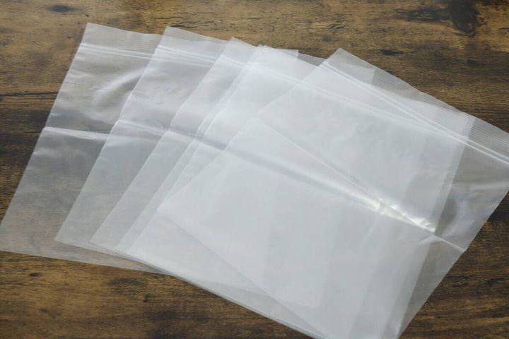 ダイソーのホタテの貝殻を練り込んだジッパー付鮮度保持袋の中身