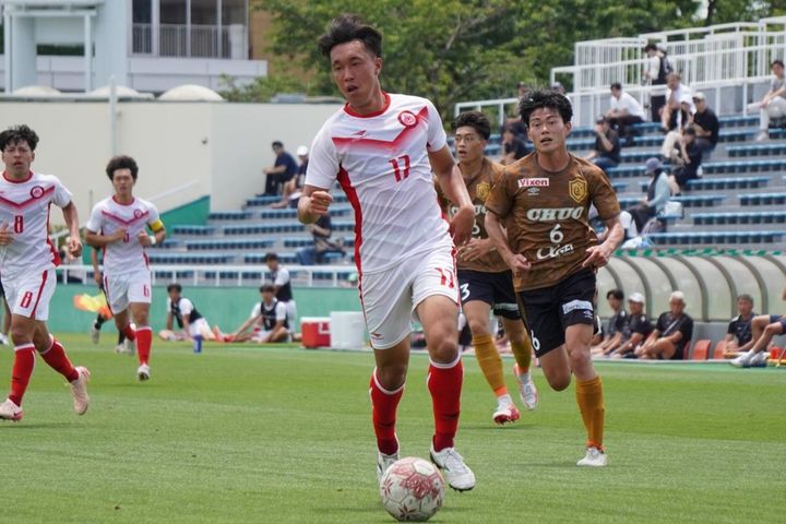 画像: キャプテンマークを相棒に託した平尾。この日は前線で起点となった（写真 白谷遼）
