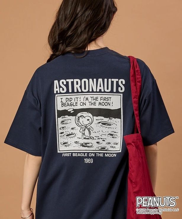 「PEANUTS/ピーナッツ 別注 ビッグシルエット バックプリント クルーネックTシャツ/ASTRONAUTS 【限定展開】(ネイビー)」(4994円)