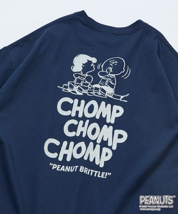 「PEANUTS/ピーナッツ 別注 ビッグシルエット バックプリント クルーネックTシャツ/CHOMP 【限定展開】(ネイビー)」(4994円)