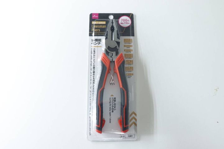 ダイソーの多機能ペンチのパッケージ