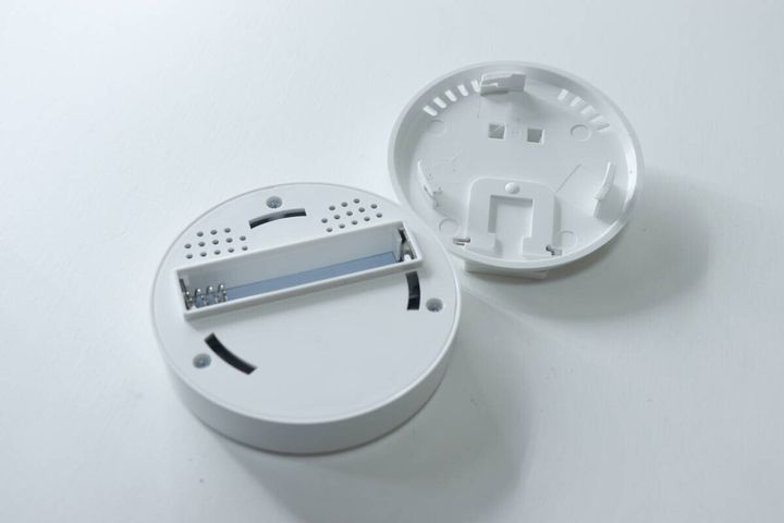 ダイソーのクリップ式温湿度計の電池蓋