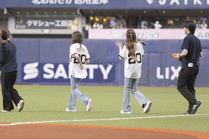 画像1: NiziU・MAYUKAと「野球部のマネージャーが夢だった」MIIHIがオリックスの始球式に登場！「パワーアップした姿を見せたい」と京セラドームライブへの意気込みも明かす