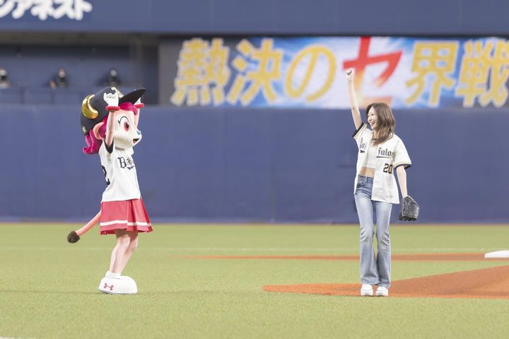 画像6: NiziU・MAYUKAと「野球部のマネージャーが夢だった」MIIHIがオリックスの始球式に登場！「パワーアップした姿を見せたい」と京セラドームライブへの意気込みも明かす