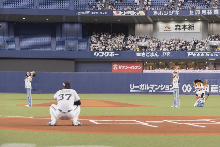 画像3: NiziU・MAYUKAと「野球部のマネージャーが夢だった」MIIHIがオリックスの始球式に登場！「パワーアップした姿を見せたい」と京セラドームライブへの意気込みも明かす