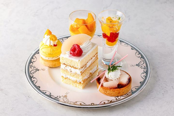 上段：5種類のスイーツ