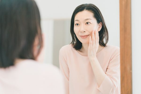 質問1: 鏡を見たとき、どんなことを考えることが多いですか？