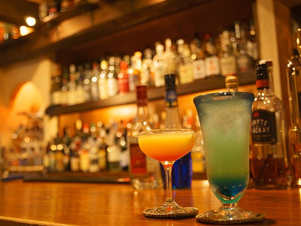 知らない街のバーでの出来事