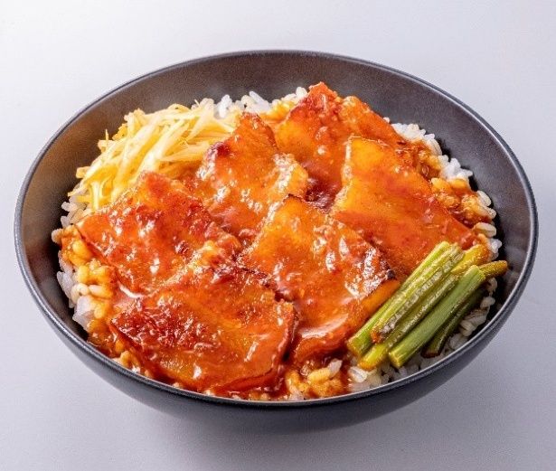旨辛コチュジャン サムギョプサル丼(もち麦)