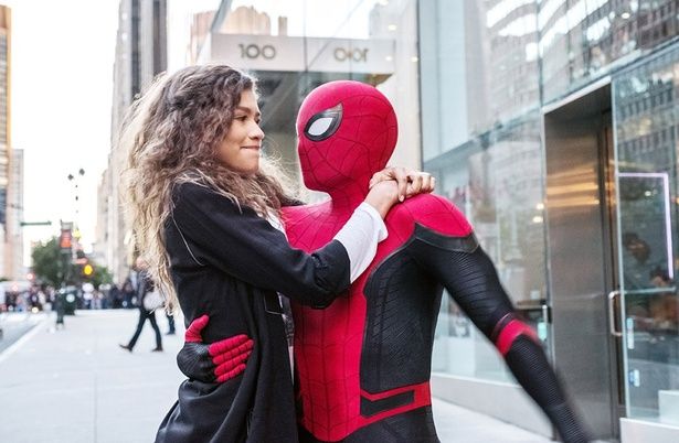 MJとついに恋人の関係に(『スパイダーマン：ファー・フロム・ホーム』) [c]Everett Collection/AFLO