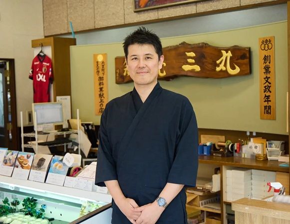 外はシャリッ、中はほろっと。老舗和菓子屋の「丸三老舗」が、「タブレット羊羹」を開発！