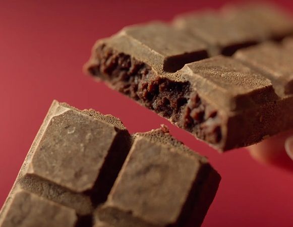 外はシャリッ、中はほろっと。老舗和菓子屋の「丸三老舗」が、「タブレット羊羹」を開発！