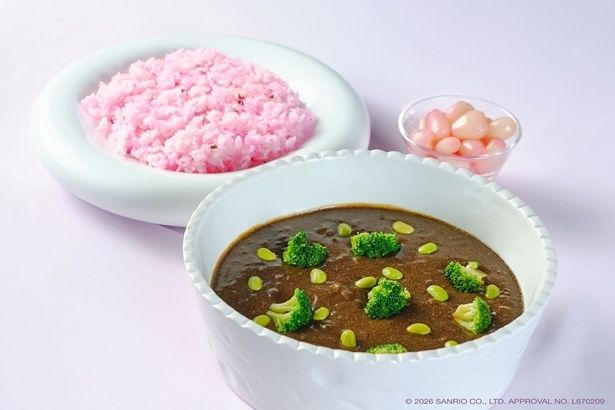 フード「漆黒の特製カレー ～恋するピンクライスとクロミの好物“らっきょう”を添えて～」