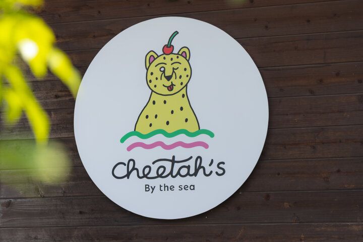 潮風を感じるテラスでクレープやガレットを♪愛知・蒲郡の「Cheetah′s By the sea」