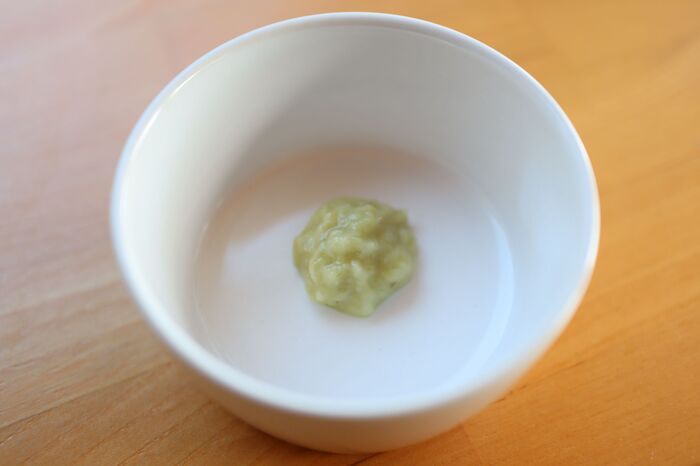 チューブわさびが秒で『生わさび食感』に！味をレベルアップさせる【魔法のちょい足し】試してみた！