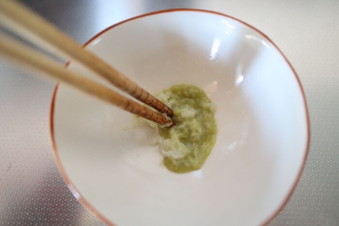 チューブわさびが秒で『生わさび食感』に！味をレベルアップさせる【魔法のちょい足し】試してみた！