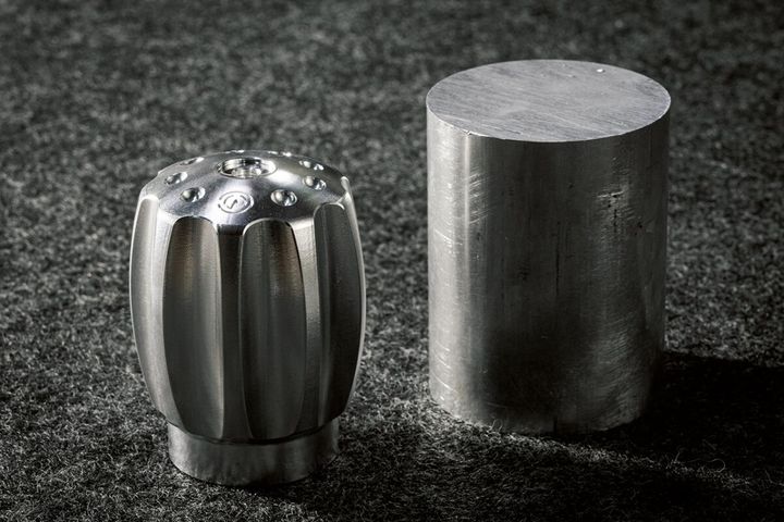 MotoGPや航空機にも使われる5軸加工で生まれる、モトコルセの美学