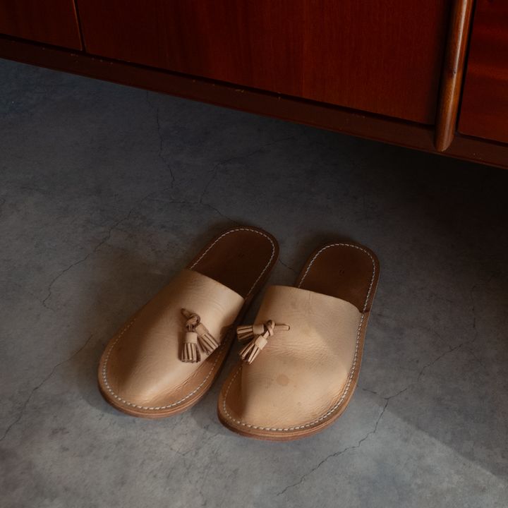 〈Hender Scheme〉 のレザースリッパ