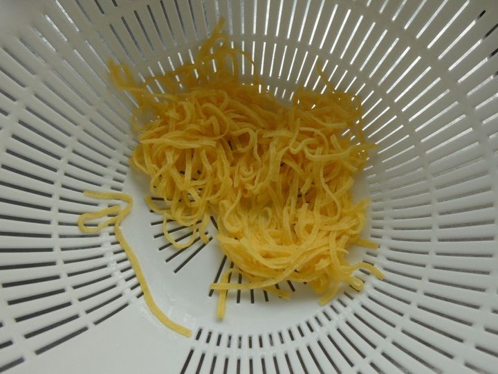 食感が楽しい！「パリパリごぼうとサニーレタスのサラダ」