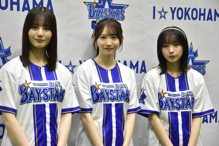 画像: 囲み取材に登場した（左から）小坂菜緒、藤嶌果歩、大野愛実