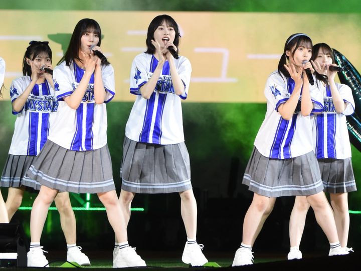 画像: 熱のこもったパフォーマンスを披露する小坂菜緒、キャプテンの高橋未来虹、正源司陽子ら