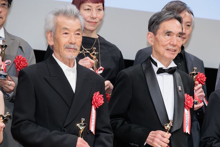 第35回日本映画批評家大賞授賞式に出席した（左から）田中泯、長塚京三 クランクイン！ width=