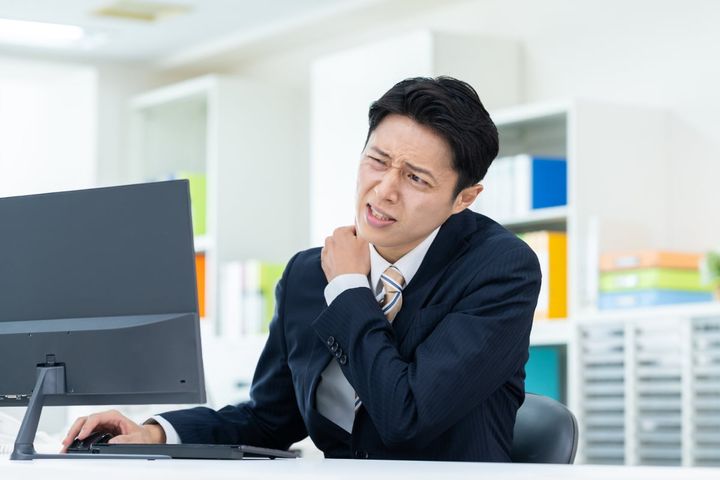肩こりや腰痛がなかなか治らない場合、がんの可能性も（画像はイメージ）