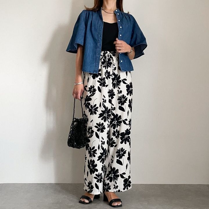 H＆M デニムブラウス 花柄パンツのリゾートスタイルコーデ