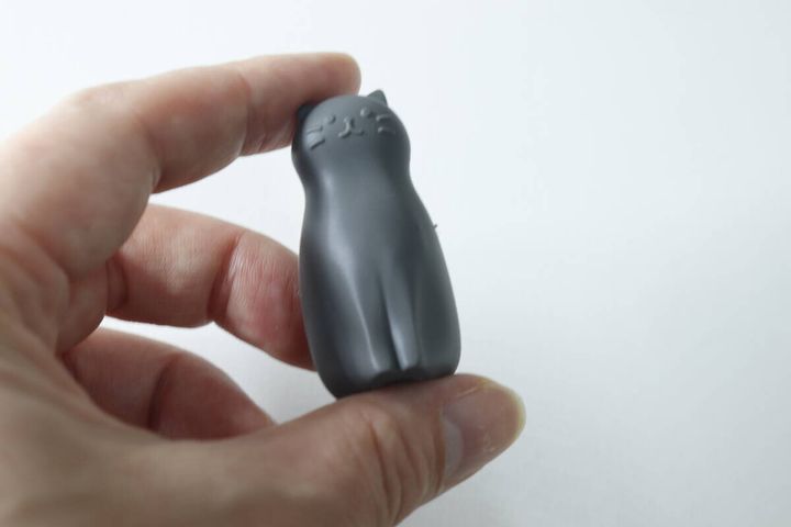 ダイソーのシリコーン歯ブラシキャップ（MEOW、2個）デザイン