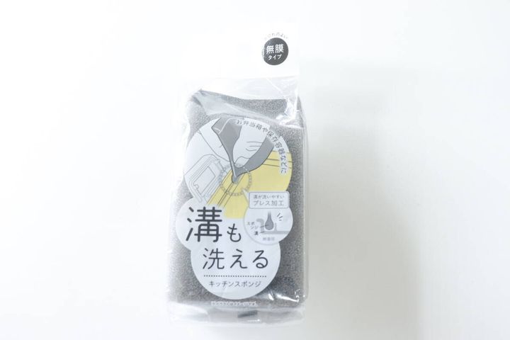 セリアの溝も洗えるキッチンスポンジのパッケージ