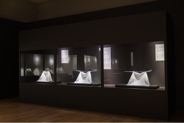 凛とした空気が漂う名刀の展示室。「百万石！加賀前田家」展示風景