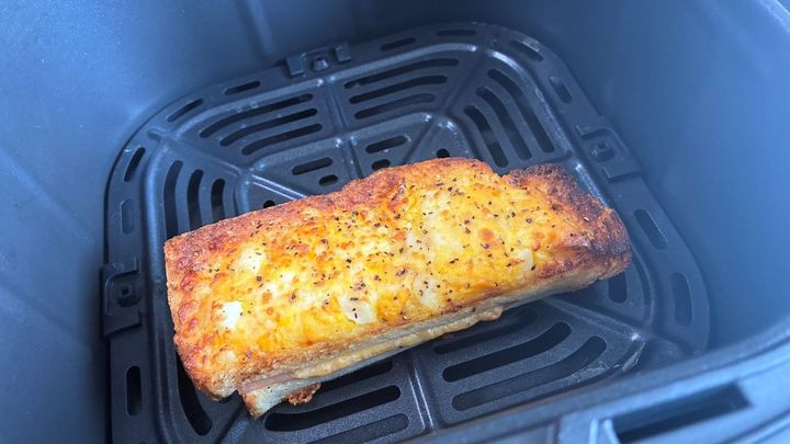 ハムとチーズの間違いないおいしさ【ローソン】新作パンが朝食にぴったりだった！