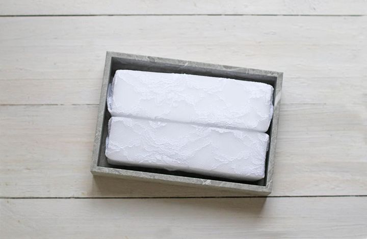 スポンジをトレーにセット