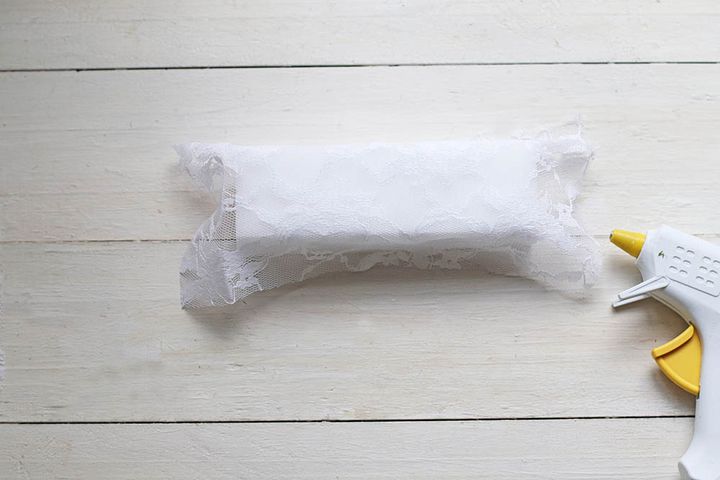 スポンジをレースでくるむ